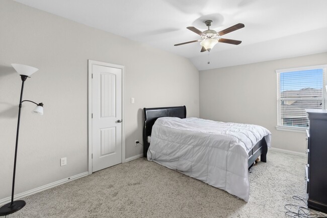 Building Photo - 4435 Bearberry Ave