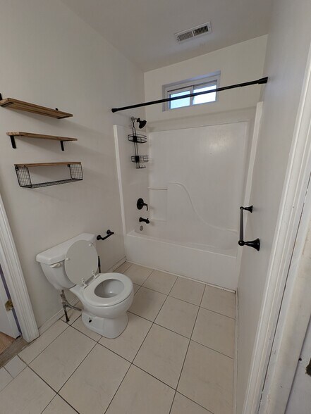 Building Photo - 220 Munson St