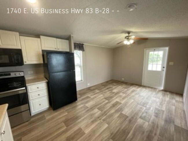 Building Photo - MOVE IN SPECIAL - $900 MOVES YOU IN THEN N...