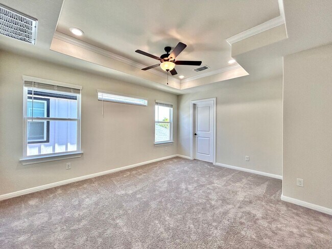Building Photo - Spacious 4/BR 3/BA Home with Modern Upgrades in Leander