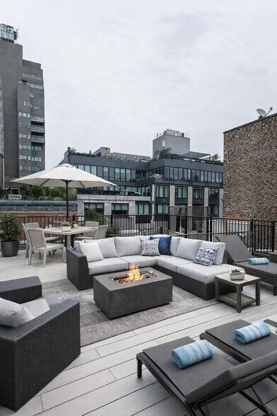 Building Photo - 204 E 13th St