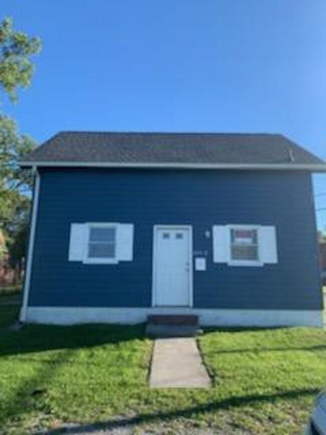 Building Photo - 224 Lamont St