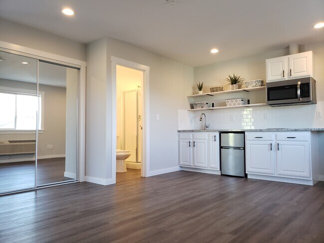 Building Photo - 814 N 2nd St