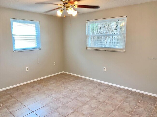 Building Photo - 3335 Coldwell Dr