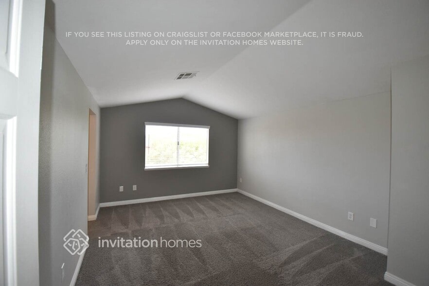 Building Photo - 7517 W Gilmore Ave