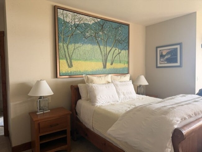 Building Photo - Fully furnished executive home with lake views located in gated community in Polson- Available Se...