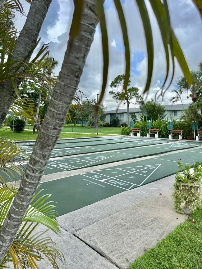 Building Photo - 2660 SW 22nd Ave