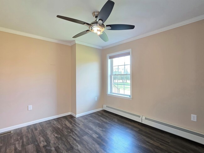 Building Photo - 4 Rock Point Rd