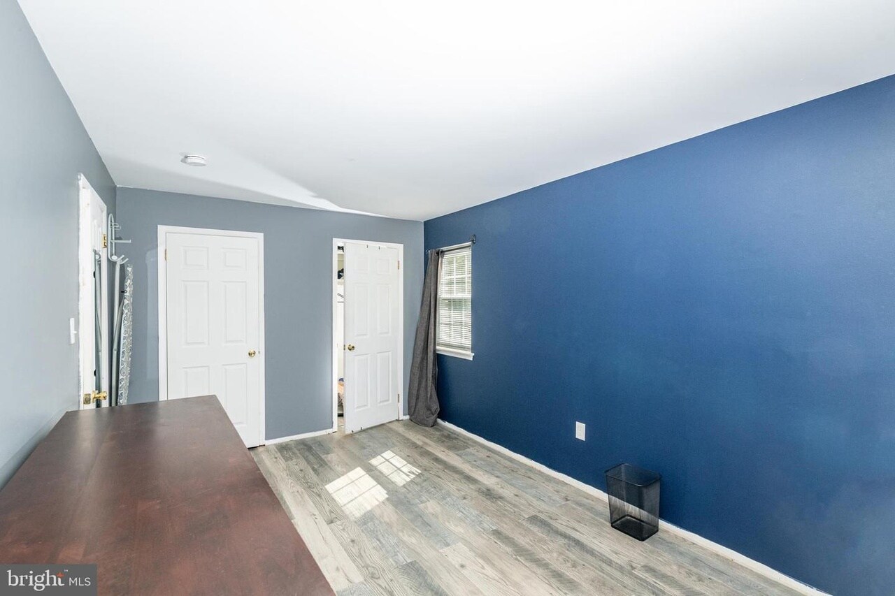 Building Photo - 1821 Valley Dr