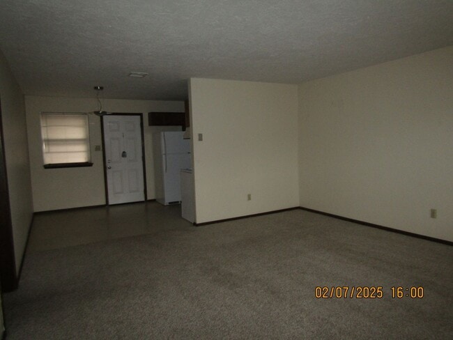 Building Photo - Great Condo located on the Westside of Law...