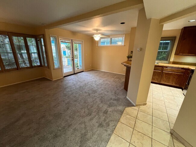 Building Photo - Mission Beach, 2 bedroom, 2 bathroom, with New Carpet, Parking, Laundry, Patio (807 Nantasket Ct....