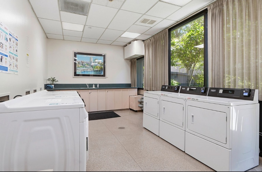 Community Coin Laundry - 500 N St