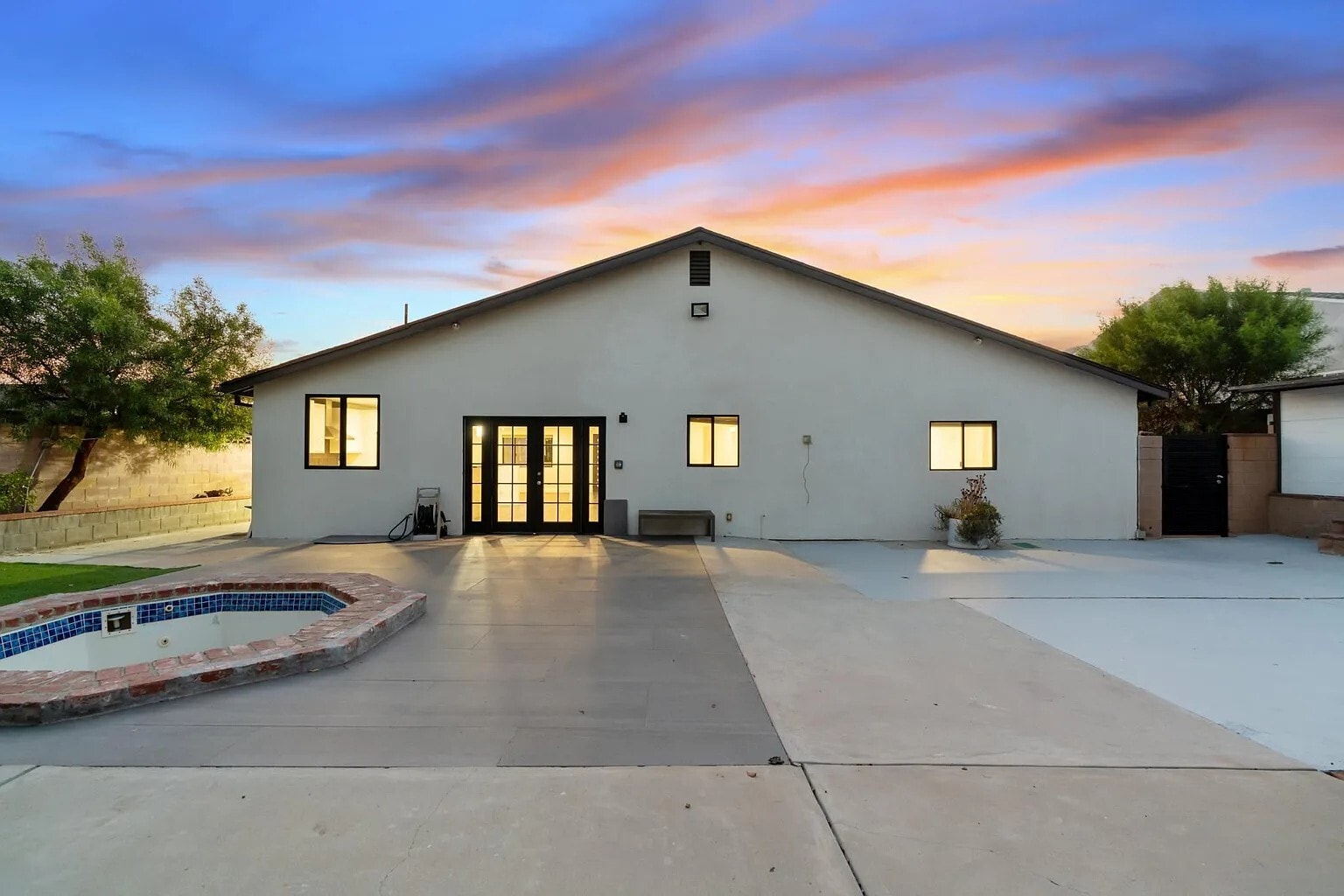 Building Photo - 13940 Bermax Ave
