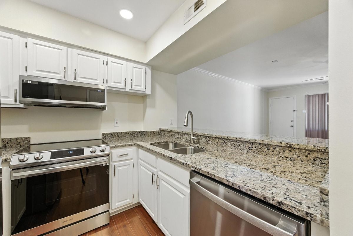 Building Photo - 233 Mill Point Dr