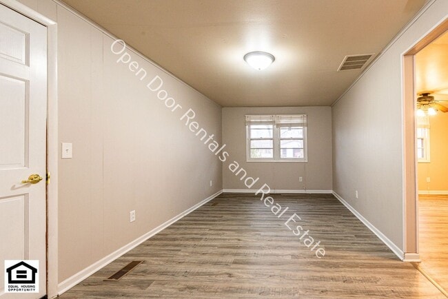 Building Photo - 6305 Salge Dr