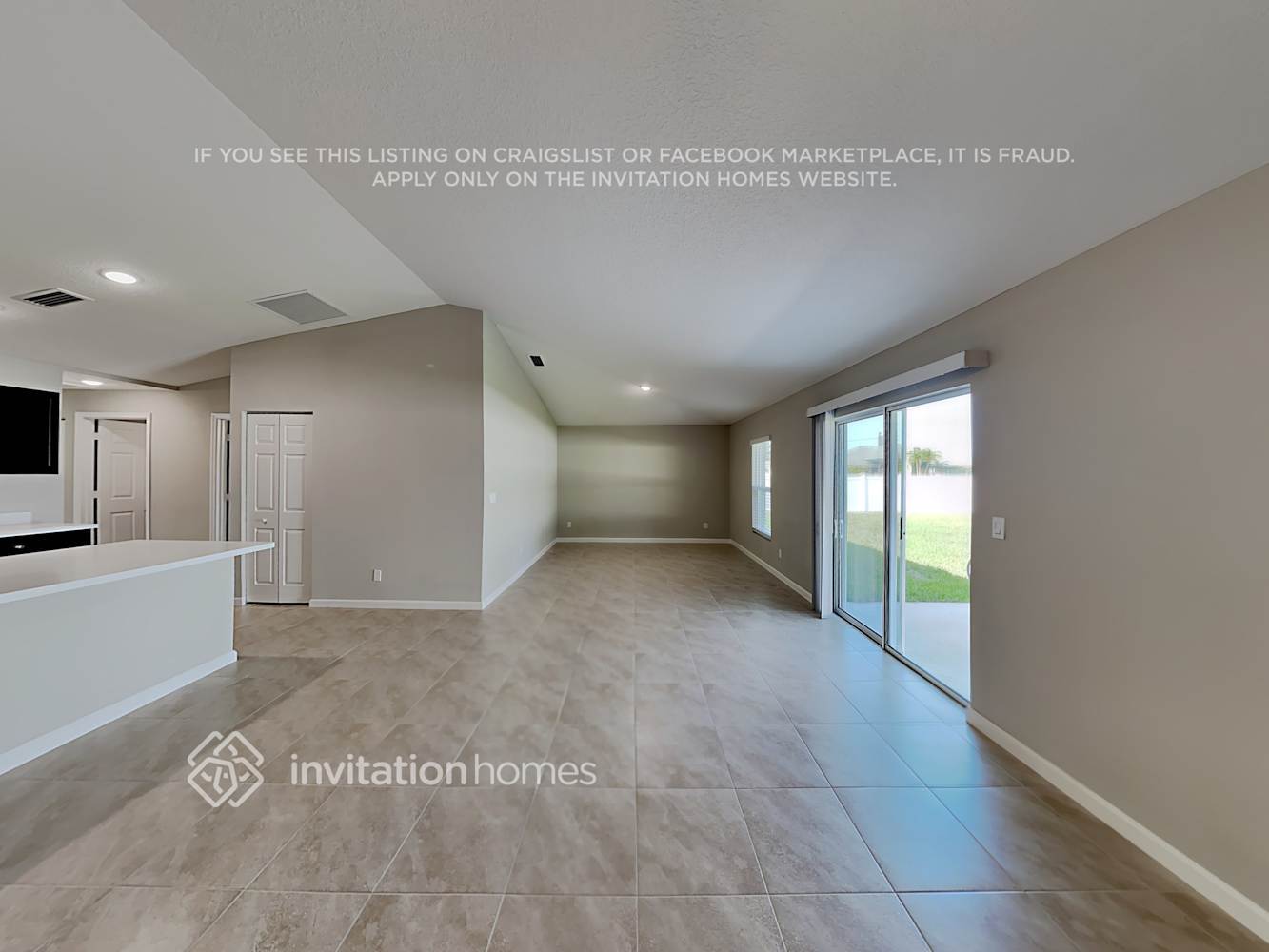 Building Photo - 373 NW Avens St