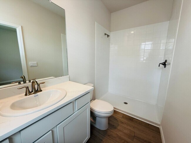 Building Photo - New built 4 bedroom 3 bath 3 car garage in Coddington Subdivision