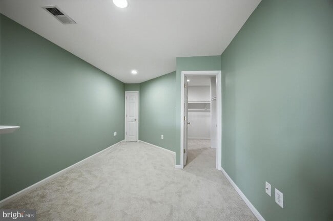 Building Photo - 20 Pinehurst Ln