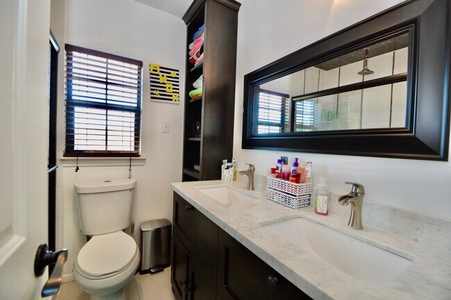 Building Photo - 3330 Beran Dr