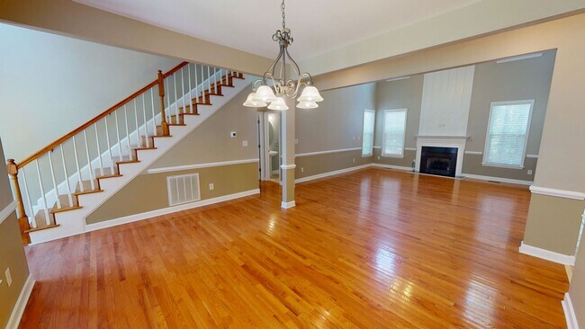Building Photo - 5 Bedrooms with Golf Course Views in Carolina Lakes!