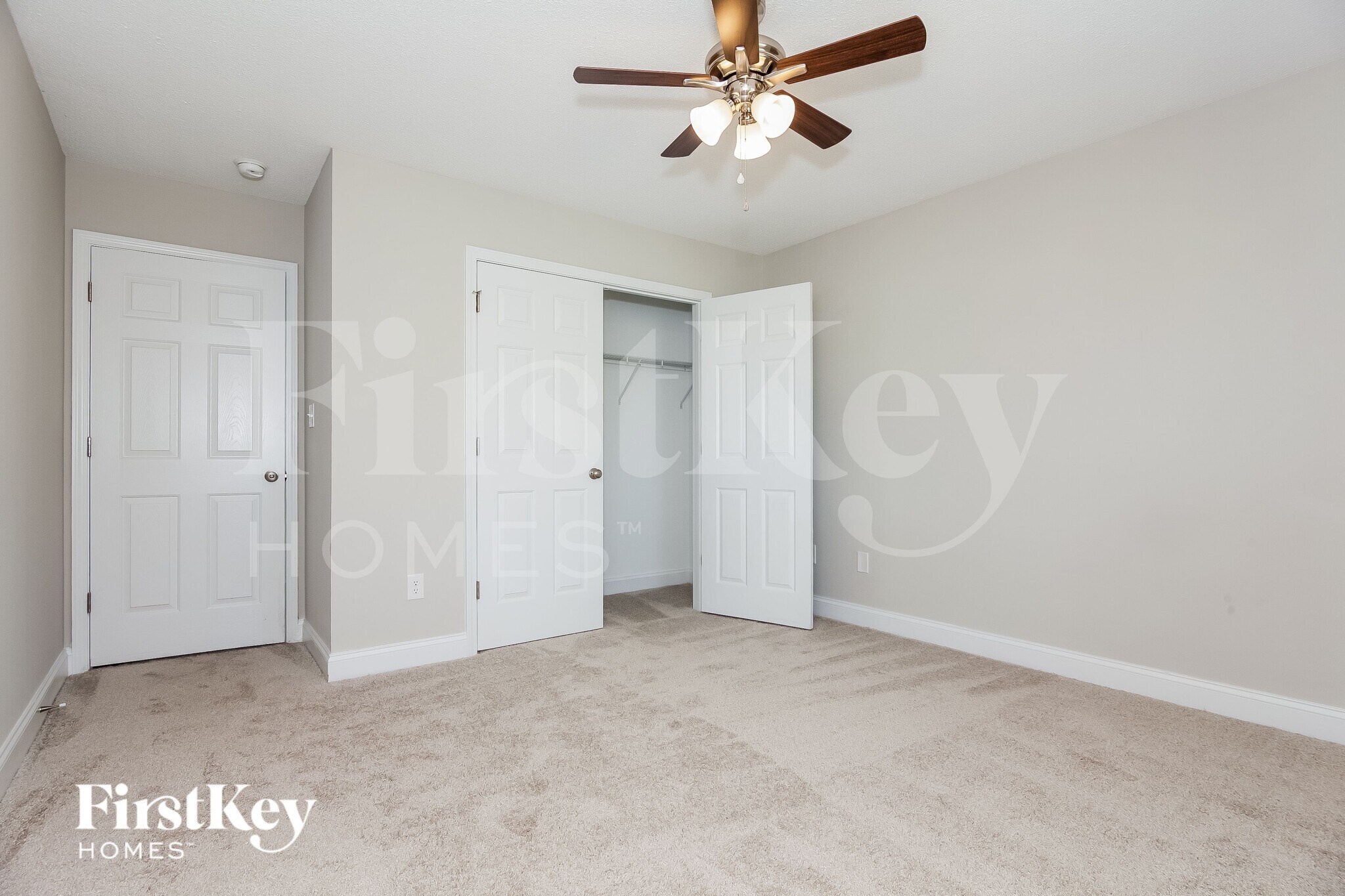 Building Photo - 5327 Oaktree Dr