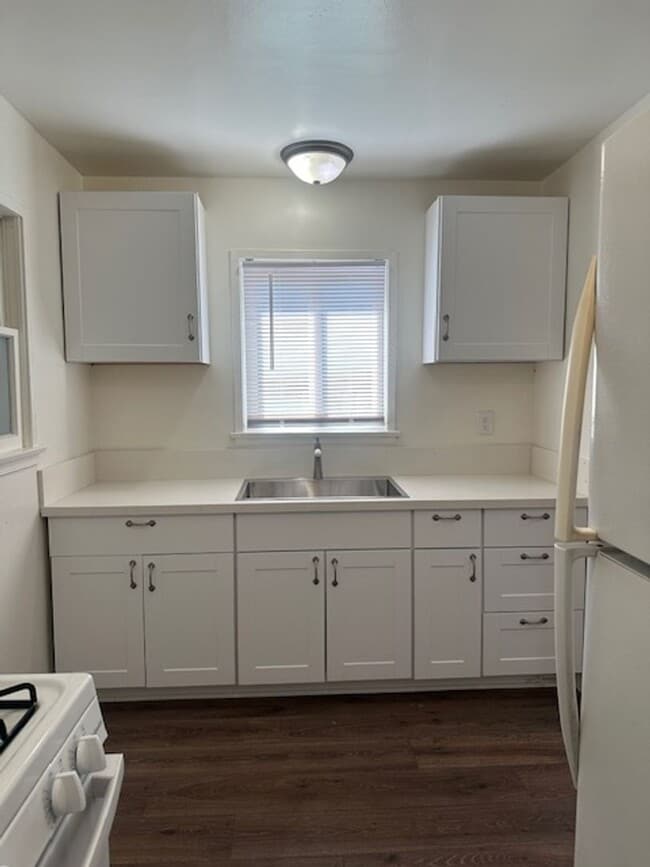 Building Photo - Bald