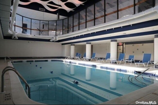 Building Photo - 13-36-36 Robin Ln