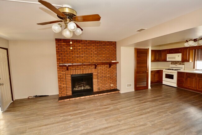 Building Photo - 819 N 17th Ave