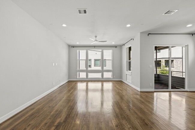 Building Photo - Modern Three-Story Home in Timbergrove Yards