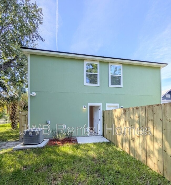 Building Photo - 1043 Oakley St