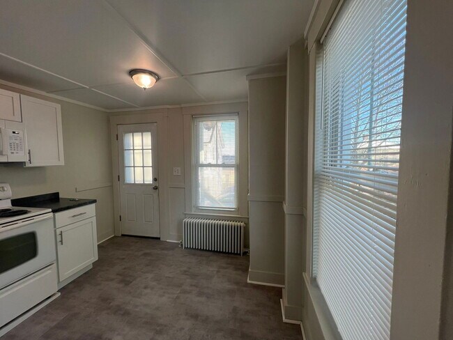 Building Photo - 86-88 N State St