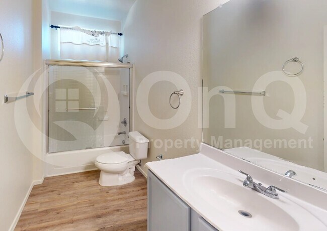 Building Photo - 314 W Vuelta Friso