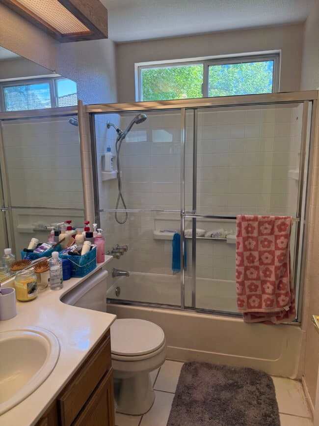 Building Photo - Charming 3 Bedroom 2.5 Bathroom Home in Pr...