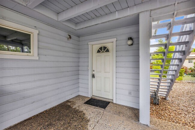Building Photo - 2320 Calumet Cir