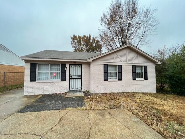 Building Photo - 424 Deerskin Dr