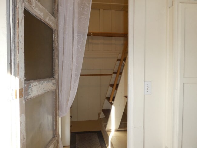 Building Photo - 1136 California Ave
