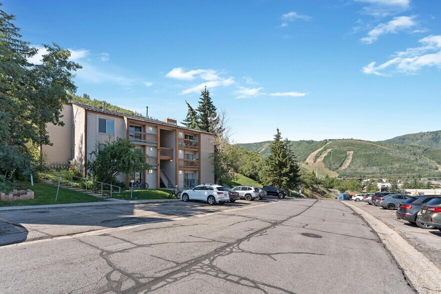 Building Photo - 1650 Upper Ironhorse Loop