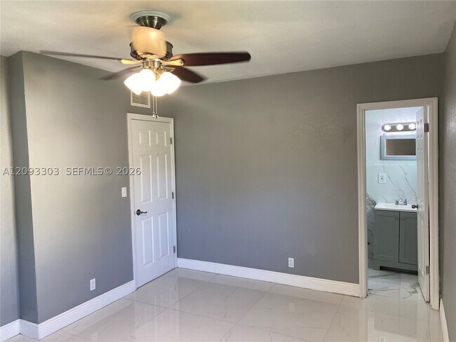 Building Photo - 1850 SW 48th Ave