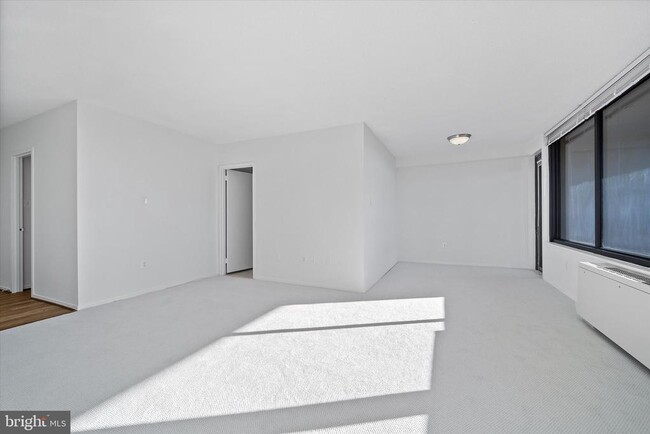 Building Photo - 3705 S George Mason Dr