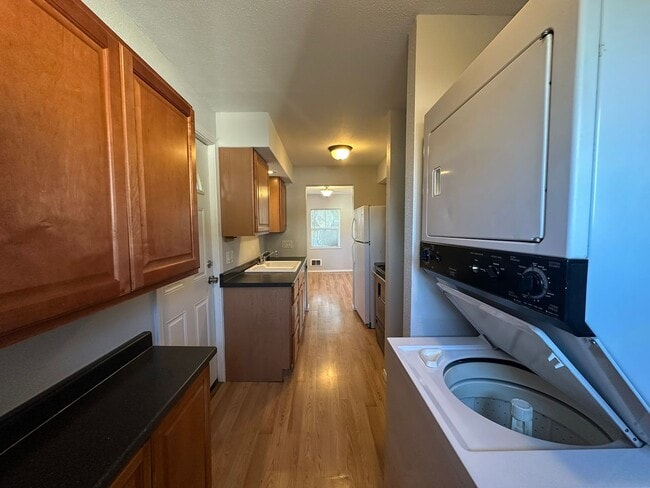 Building Photo - Stand-alone 1BR Home | W/D | Prime North E...