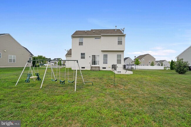 Building Photo - 37 Naomi St