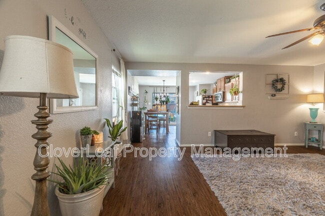 Building Photo - 526 Cormorant