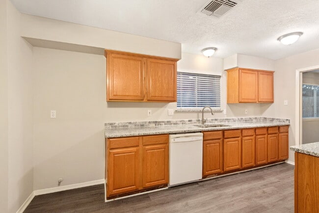 Building Photo - 2411 Cypressvine Dr