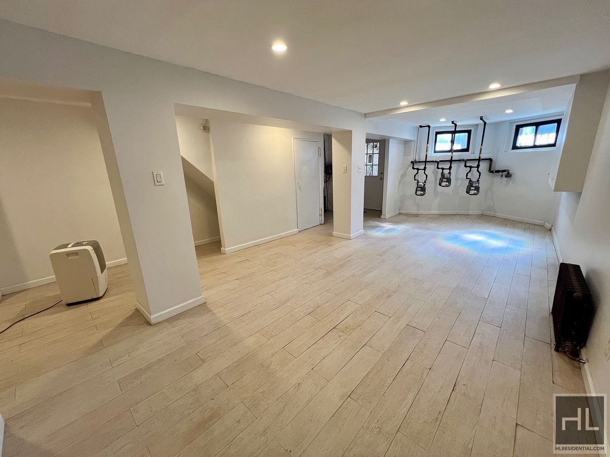 Building Photo - 3BR 2.5BA Garden Level Duplex in Bedstuy T...