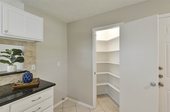 Building Photo - 7211 Fuchsia Ln