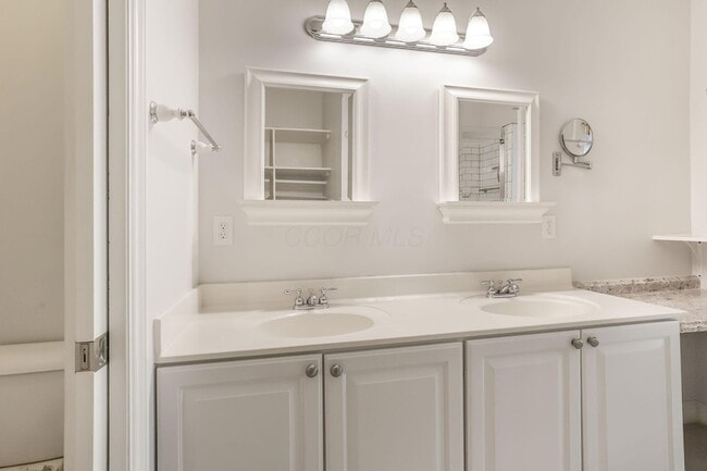 Building Photo - 319 W 2nd Ave