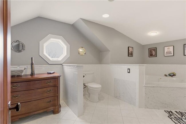 Building Photo - 23 Clinton St