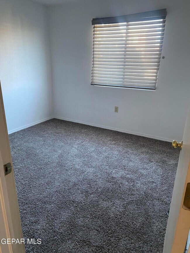 Building Photo - 11050 Breeze Ct