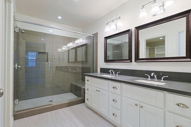 Building Photo - Amazing 4-bedroom + 3-bathroom house in Ma...