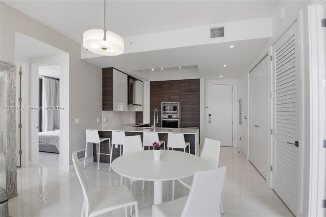 Building Photo - 301 Altara Ave
